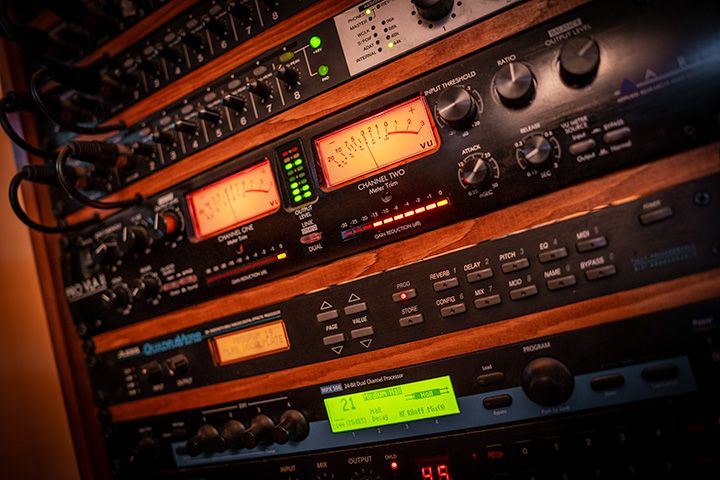Outboard mixing gear